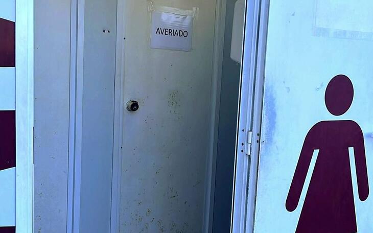 El PSOE denuncia el mal estado de conservación de los baños públicos